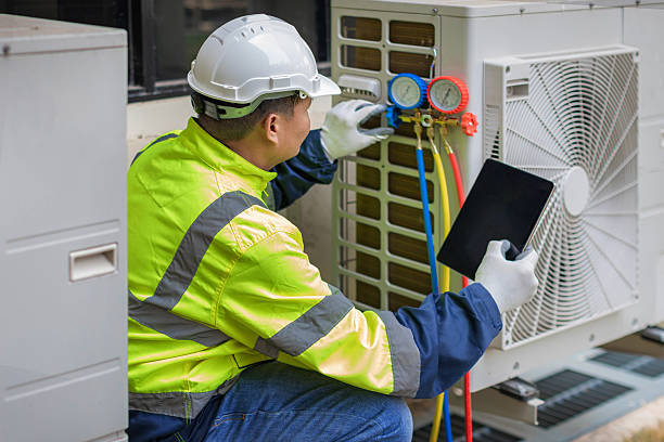 Professional Hvac technician working in La Mesa, CA